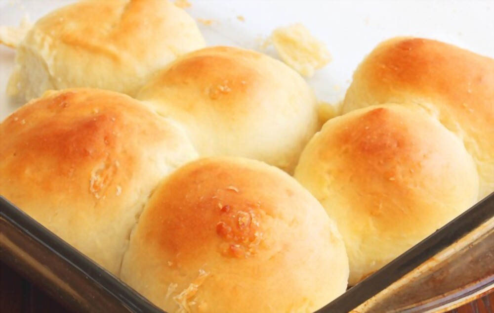 Old Fashioned Soft And Buttery Yeast Rolls Daily Recipes