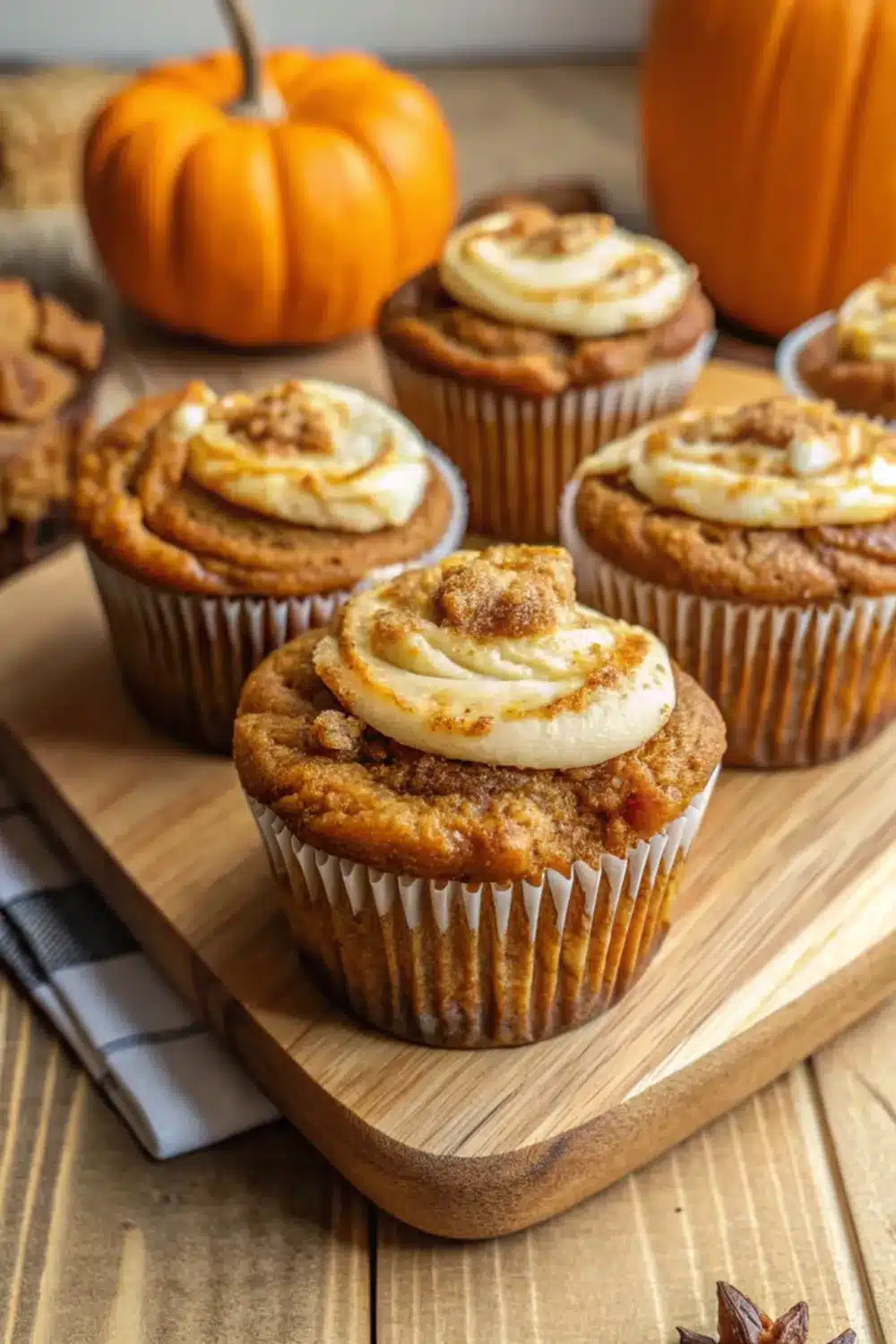 10 pumpkin cream cheese muffins