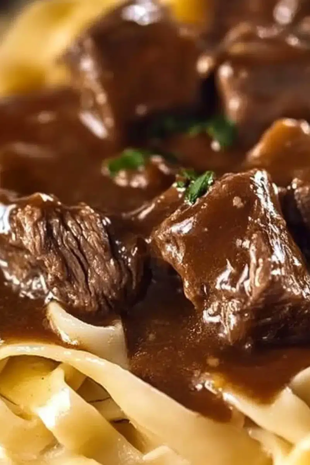 slow cooker beef tips and noodles